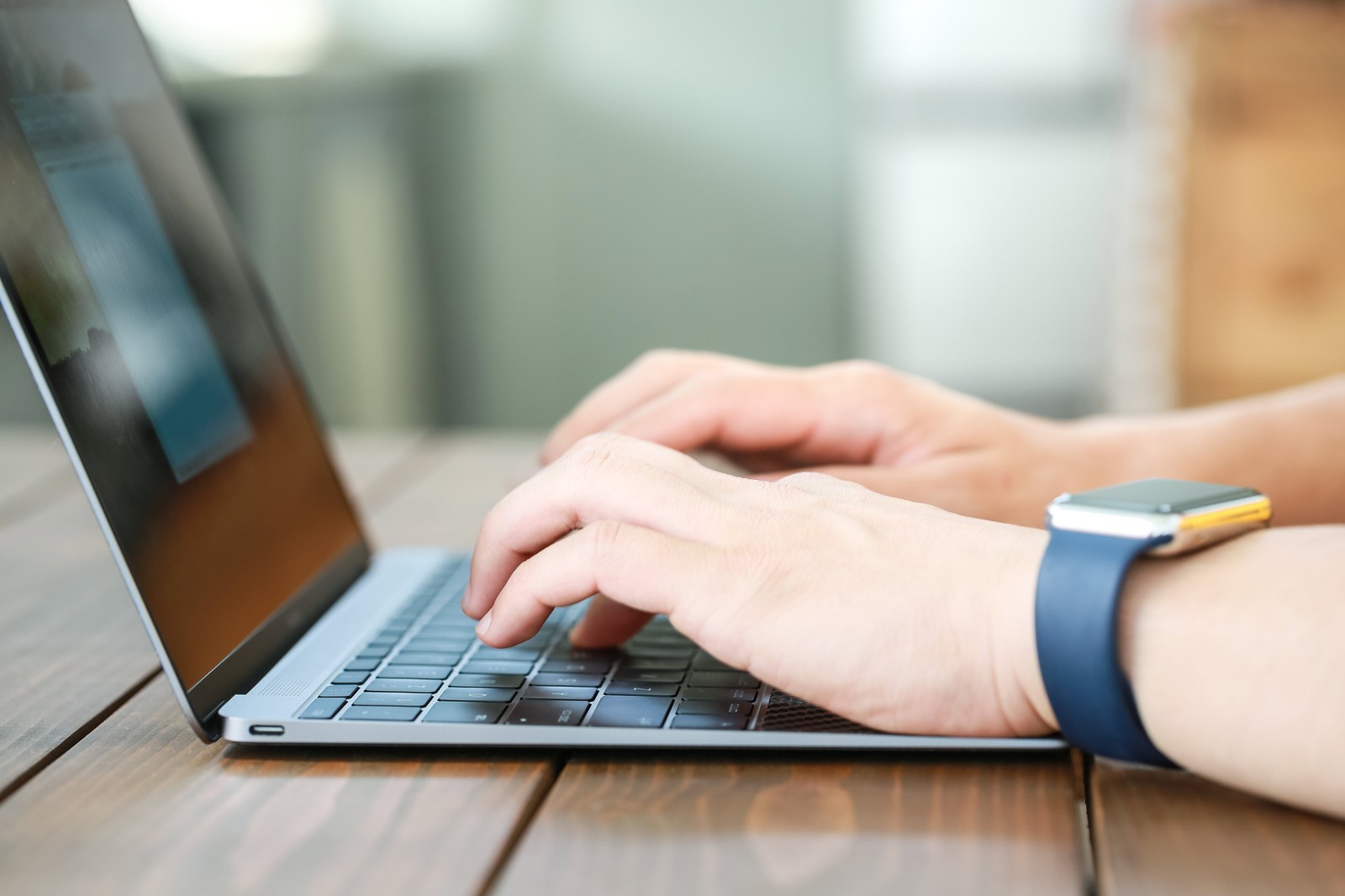 パソコンで資料を検索する インターネットで調べる