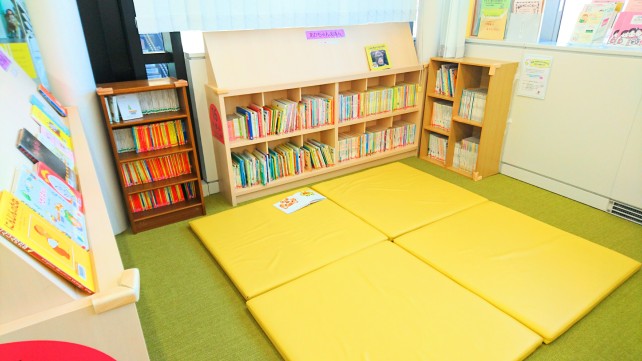 赤ちゃんのスペース 城東図書館 こどもと絵本 館内 絵本のコーナー